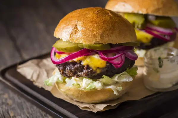 Wagyu Burger: Rezept, Patties und Smash-Technik
